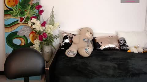 alma_art_ online show from February 8, 7:38 pm