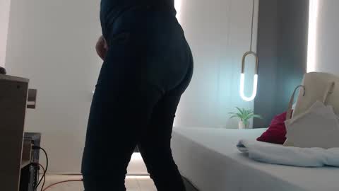 ALMA FENIX  online show from February 11, 12:05 pm