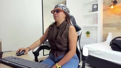 ALMA FENIX  online show from October 8, 12:25 pm