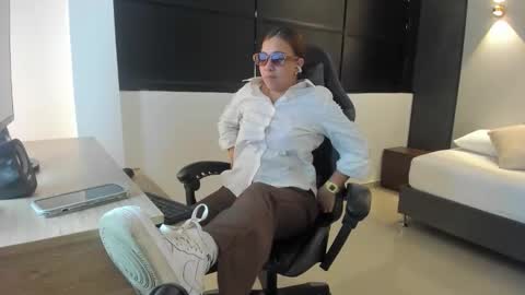 ALMA FENIX  online show from October 10, 12:26 pm