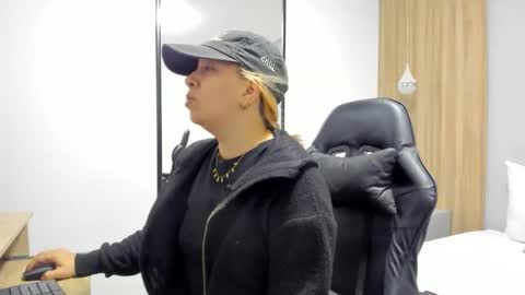 ALMA FENIX  online show from December 19, 12:23 pm