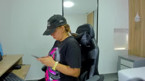 ALMA FENIX  online show from December 22, 12:35 pm