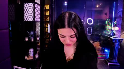 Snapshot of alma_pearl chatting on August 4, 8:39 am Alma online show from August 4, 8:39 am