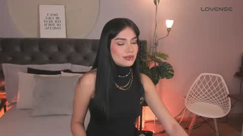 Snapshot of almablaze chatting on June 18, 4:00 pm Mia online show from June 18, 4:00 pm
