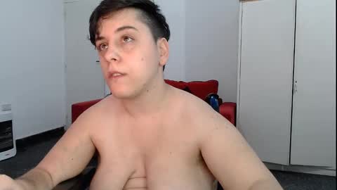 Snapshot of almondonwheels chatting on December 1, 10:53 pm Almond online show from December 1, 10:53 pm