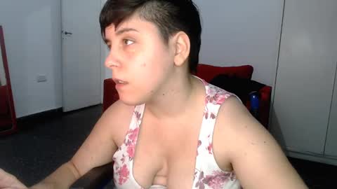 Snapshot of almondonwheels chatting on December 11, 11:21 pm Almond online show from December 11, 11:21 pm