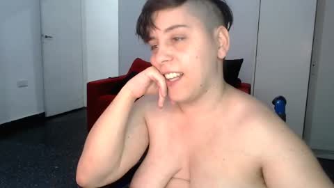 Snapshot of almondonwheels chatting on December 16, 12:15 am Almond online show from December 16, 12:15 am