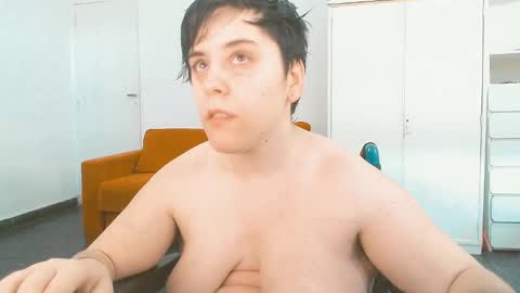 Snapshot of almondonwheels chatting on February 9, 8:34 pm Almond online show from February 9, 8:34 pm