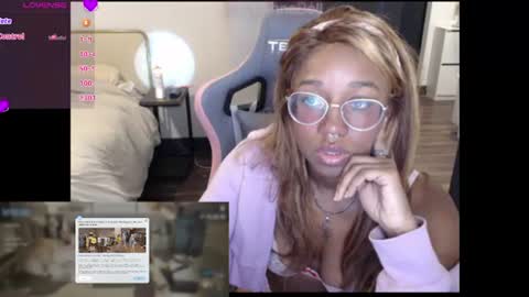 Snapshot of almostannabell chatting on August 3, 2:54 am Lilith Lavender online show from August 3, 2:54 am