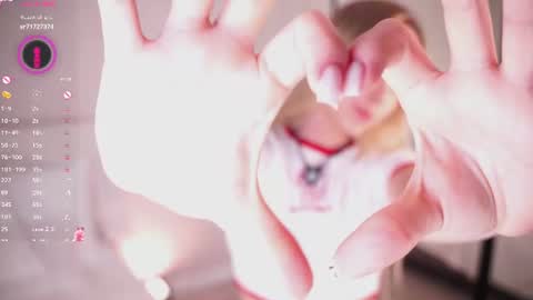 Snapshot of alodiaacomb chatting on June 14, 3:08 am Lia online show from June 14, 3:08 am