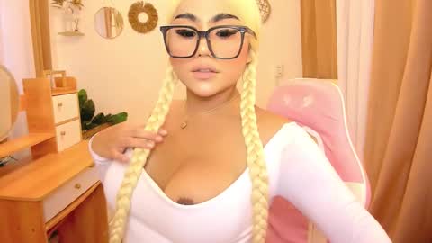 Snapshot of alodiacums chatting on November 30, 12:14 am alodia x princess online show from November 30, 12:14 am