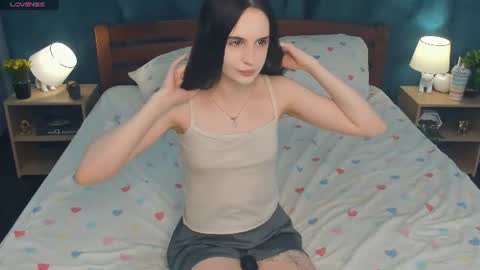 Snapshot of alonareinicke chatting on June 13, 7:01 pm Alona online show from June 13, 7:01 pm