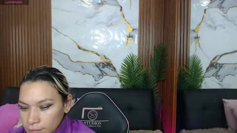 alonddra_tay online show from May 7, 11:37 am
