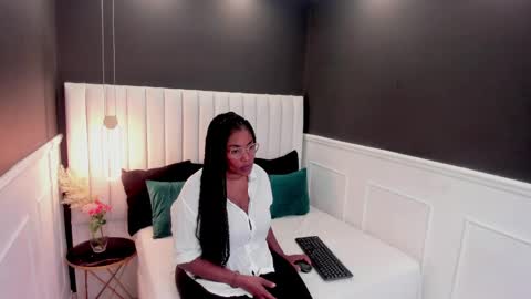 Snapshot of alondra_adams_ chatting on May 19, 11:38 am Alondra online show from May 19, 11:38 am