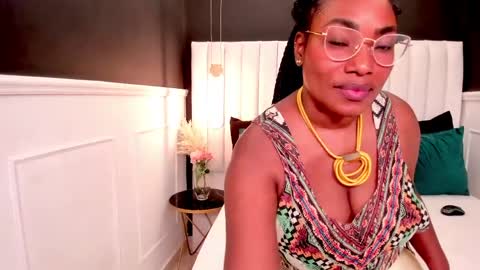 Snapshot of alondra_adams_ chatting on May 28, 11:40 am Alondra online show from May 28, 11:40 am