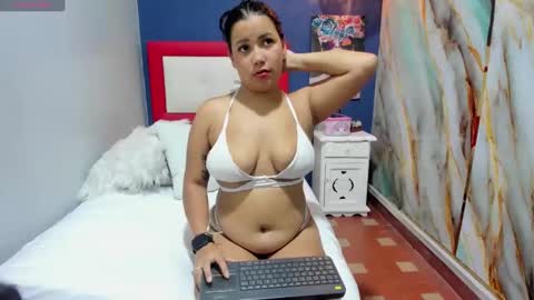 Snapshot of alondra_tits chatting on November 22, 12:26 pm alondra_tits online show from November 22, 12:26 pm