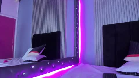 Snapshot of alondra_tits chatting on November 27, 1:02 pm alondra_tits online show from November 27, 1:02 pm