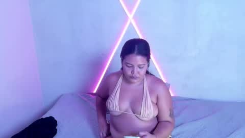 alondra_x0x0 online show from May 7, 4:23 pm