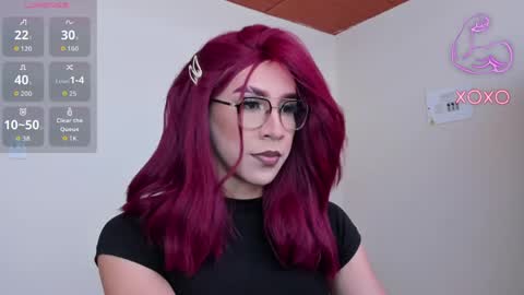 Snapshot of alonehazel chatting on May 27, 6:16 pm Hazel Bowie online show from May 27, 6:16 pm