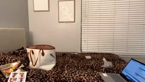 Snapshot of alongcamelexy chatting on September 27, 2:27 am alongcamelexy online show from September 27, 2:27 am