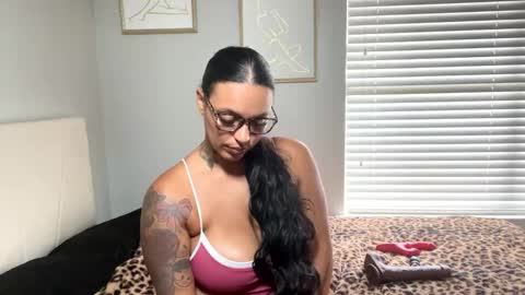 Snapshot of alongcamelexy chatting on October 10, 7:13 pm alongcamelexy online show from October 10, 7:13 pm