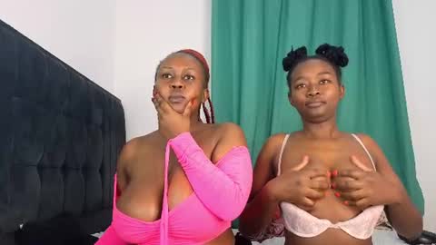 Snapshot of alotta_titties chatting on June 18, 10:03 pm alotta_titties online show from June 18, 10:03 pm