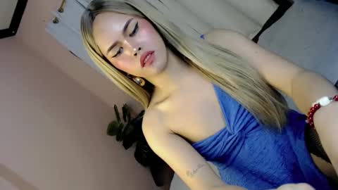 Snapshot of alove_too_last chatting on January 12, 4:29 pm LEXY online show from January 12, 4:29 pm