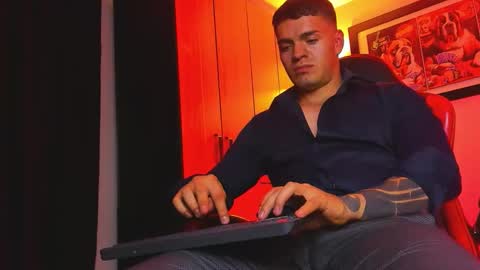 alpha_dominus_ online show from December 3, 6:21 am