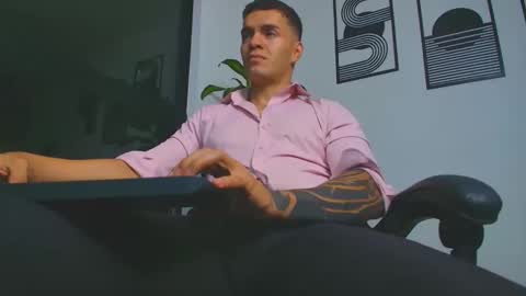 alpha_dominus_ online show from May 30, 7:05 am