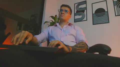 alpha_dominus_ online show from June 17, 3:42 am
