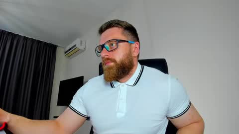 Alphaalexxx Lets reach Me 100 thumbs up online show from May 14, 6:04 pm