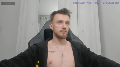 Snapshot of alphaboyfun chatting on December 23, 10:44 pm Andi online show from December 23, 10:44 pm