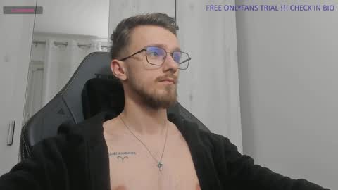 Snapshot of alphaboyfun chatting on December 29, 11:39 pm Andi online show from December 29, 11:39 pm