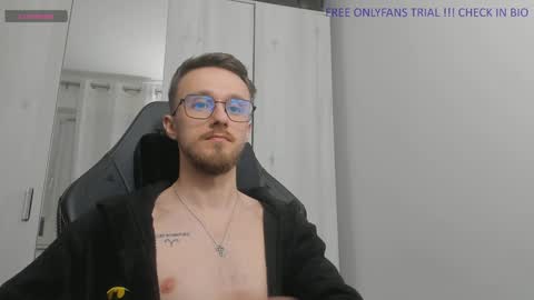 Snapshot of alphaboyfun chatting on December 30, 2:42 am Andi online show from December 30, 2:42 am