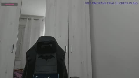 Snapshot of alphaboyfun chatting on December 30, 8:47 pm Andi online show from December 30, 8:47 pm