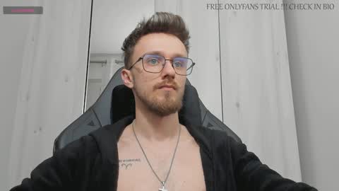 Snapshot of alphaboyfun chatting on January 8, 1:53 am Andi online show from January 8, 1:53 am