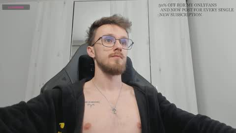 Snapshot of alphaboyfun chatting on January 13, 11:27 pm Andi online show from January 13, 11:27 pm