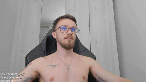 Snapshot of alphaboyfun chatting on January 18, 9:24 am Andi online show from January 18, 9:24 am