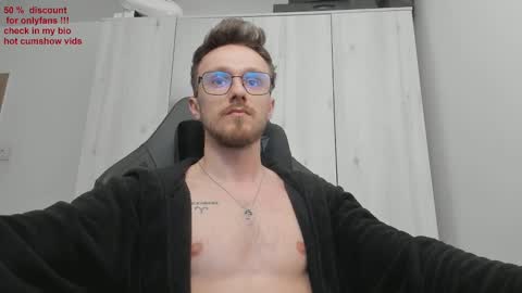 Snapshot of alphaboyfun chatting on February 21, 8:18 am Andi online show from February 21, 8:18 am