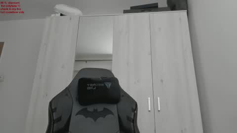 Snapshot of alphaboyfun chatting on February 22, 4:51 am Andi online show from February 22, 4:51 am