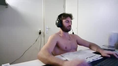 Snapshot of alphah_hunk chatting on January 5, 5:27 pm alphah_hunk online show from January 5, 5:27 pm