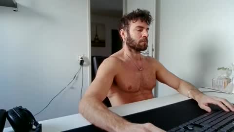 Snapshot of alphah_hunk chatting on January 11, 11:37 am alphah_hunk online show from January 11, 11:37 am