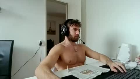 Snapshot of alphah_hunk chatting on January 12, 12:21 pm alphah_hunk online show from January 12, 12:21 pm