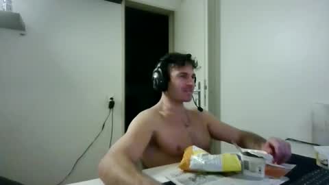 Snapshot of alphah_hunk chatting on January 15, 8:45 pm alphah_hunk online show from January 15, 8:45 pm