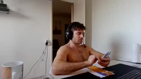 Snapshot of alphah_hunk chatting on January 17, 1:27 pm alphah_hunk online show from January 17, 1:27 pm