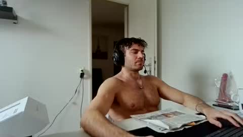 Snapshot of alphah_hunk chatting on January 19, 12:31 pm alphah_hunk online show from January 19, 12:31 pm