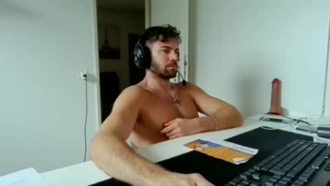 Snapshot of alphah_hunk chatting on March 16, 12:31 pm alphah_hunk online show from March 16, 12:31 pm