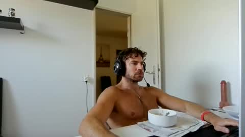 Snapshot of alphah_hunk chatting on May 8, 10:42 am alphah_hunk online show from May 8, 10:42 am