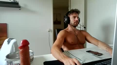 Snapshot of alphah_hunk chatting on May 15, 10:22 am alphah_hunk online show from May 15, 10:22 am