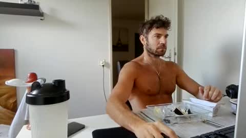 Snapshot of alphah_hunk chatting on May 17, 10:00 am alphah_hunk online show from May 17, 10:00 am